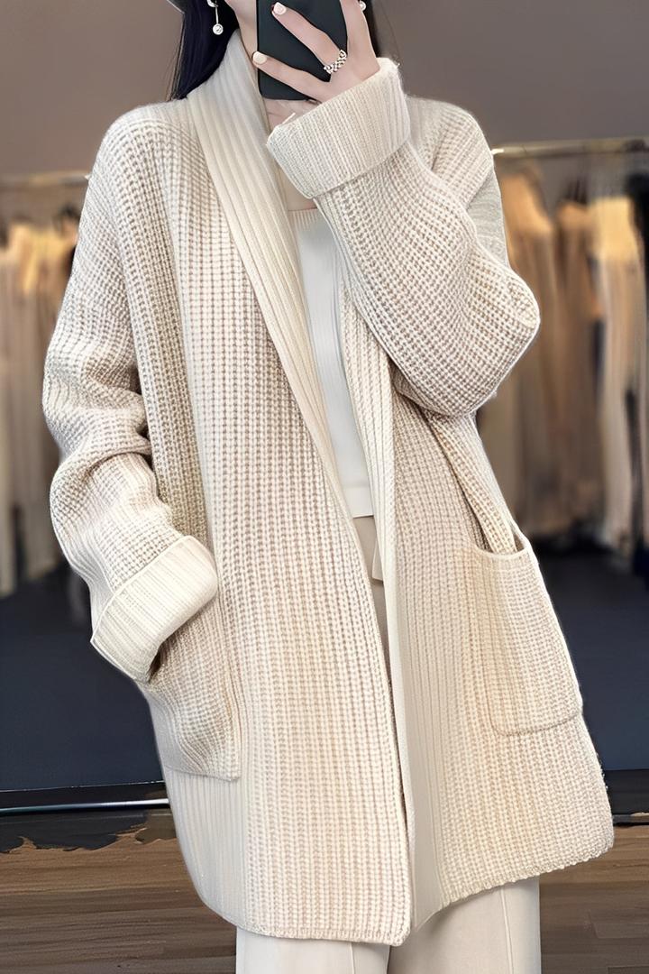 Długi dzianinowy kardigan bez zapięcia z kieszeniami