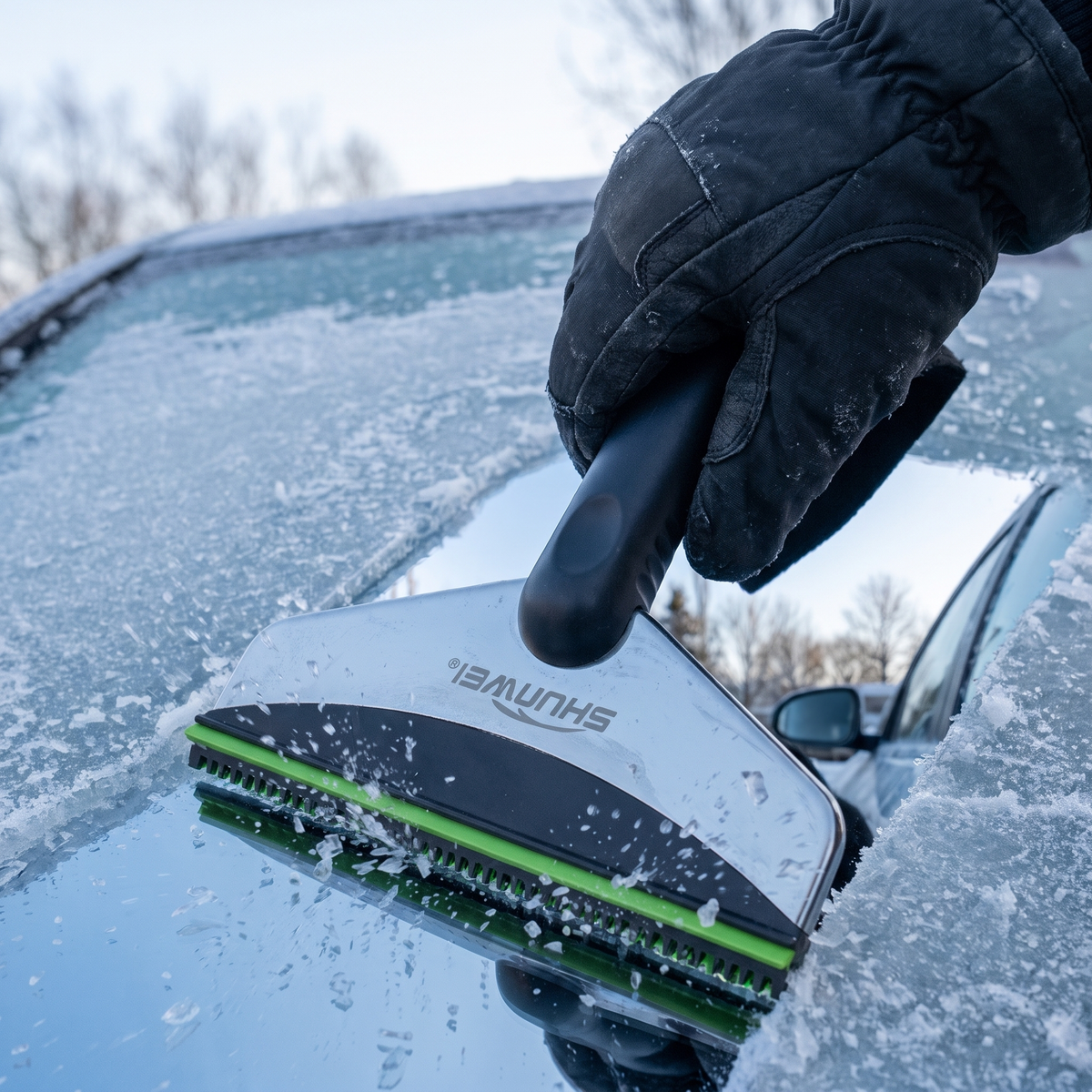 2-in-1 car window scraper with squeegee - compact, with hanging loop