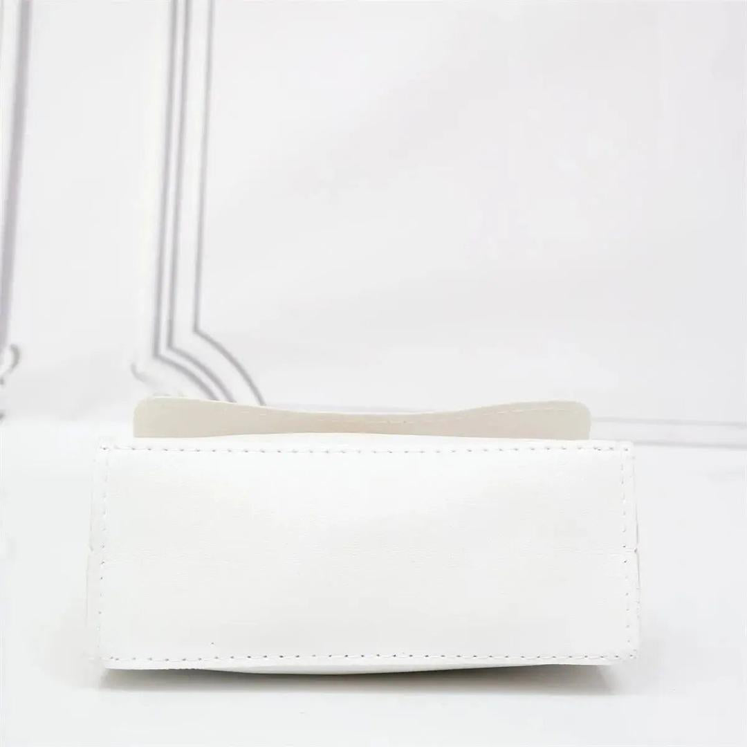 Stylowa damska torebka z kolorową apaszką