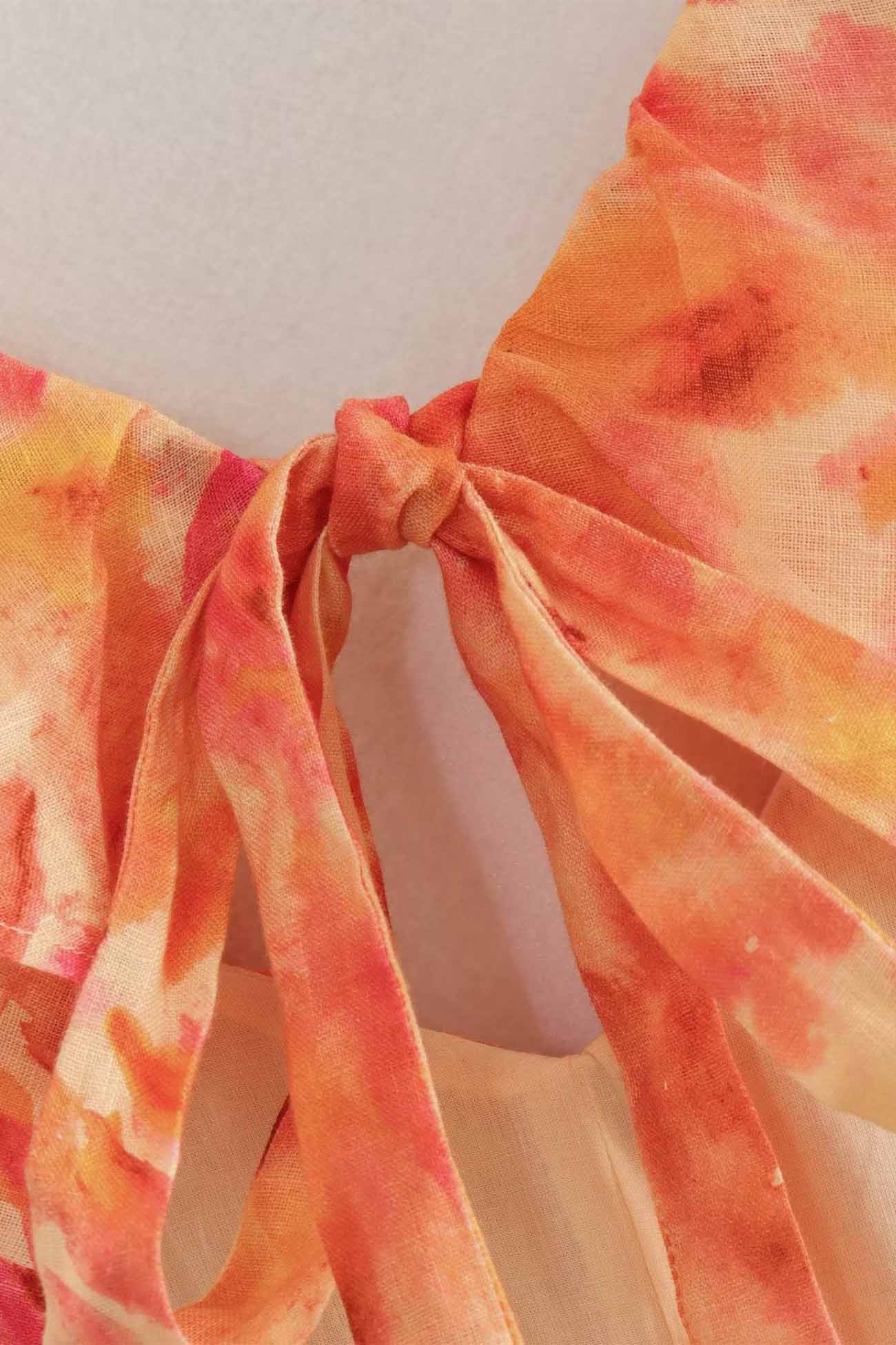 Zwiewna letnia sukienka maxi bez rękawów z falbaniastymi ramiączkami