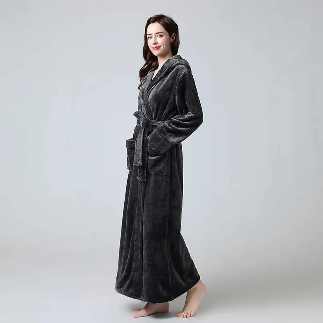 Długi polarowy szlafrok z kapturem i wiązaniem w pasie