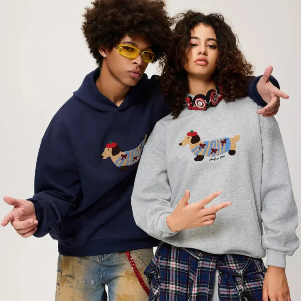 Oversize’owa damska bluza z haftem i kieszenią