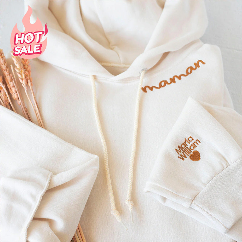 AmoraWear – bluza z haftem „MOM” – prezent dla mamy – widok produktu 1 | Ionotix
