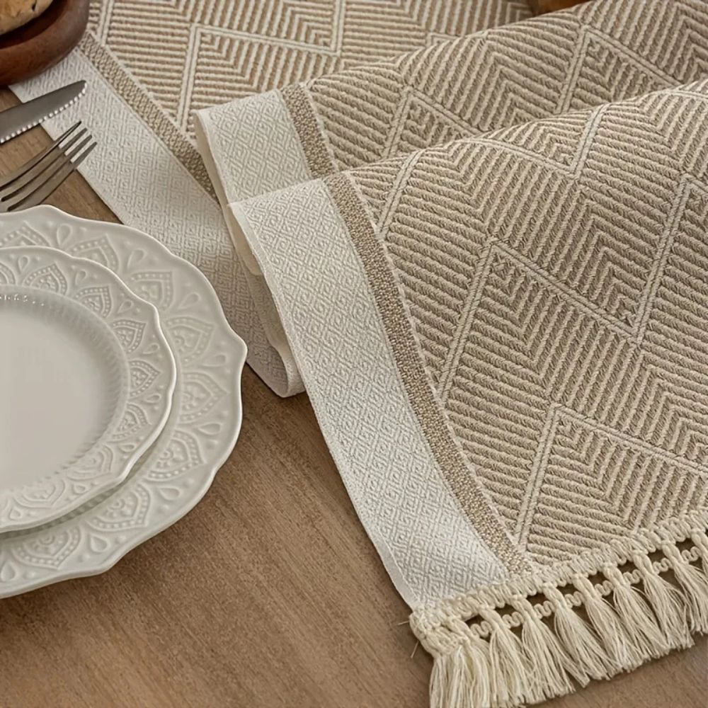 Bieżnik na stół z tkanym zygzakiem - mikrofibra z frędzlami – widok produktu 5 | Ionotix
