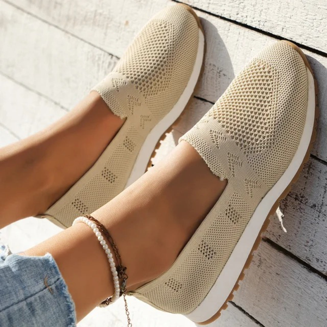 Buty wsuwane z teksturowaną podeszwą – widok produktu 2 | Ionotix
