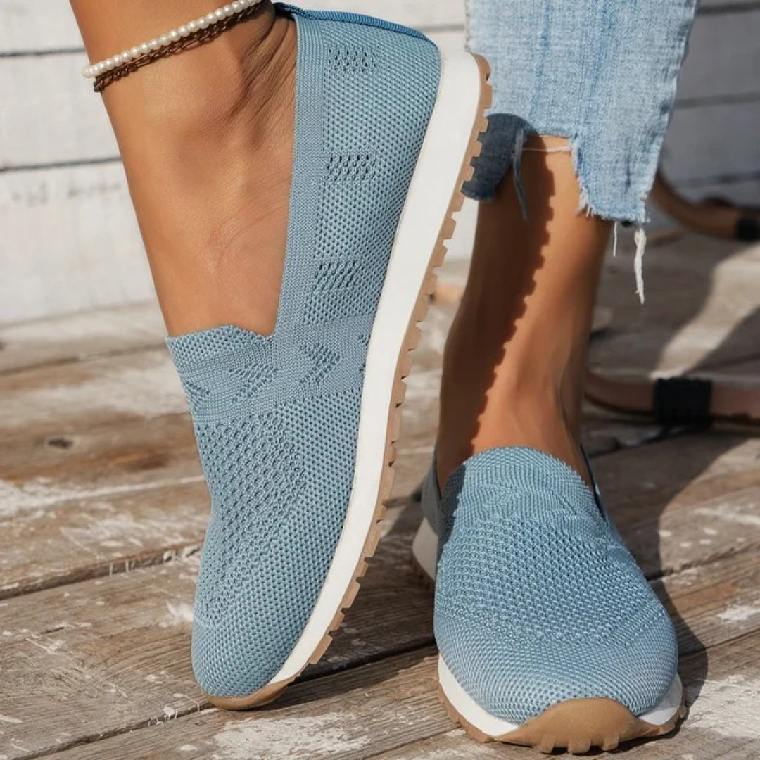 Buty wsuwane z teksturowaną podeszwą – widok produktu 3 | Ionotix