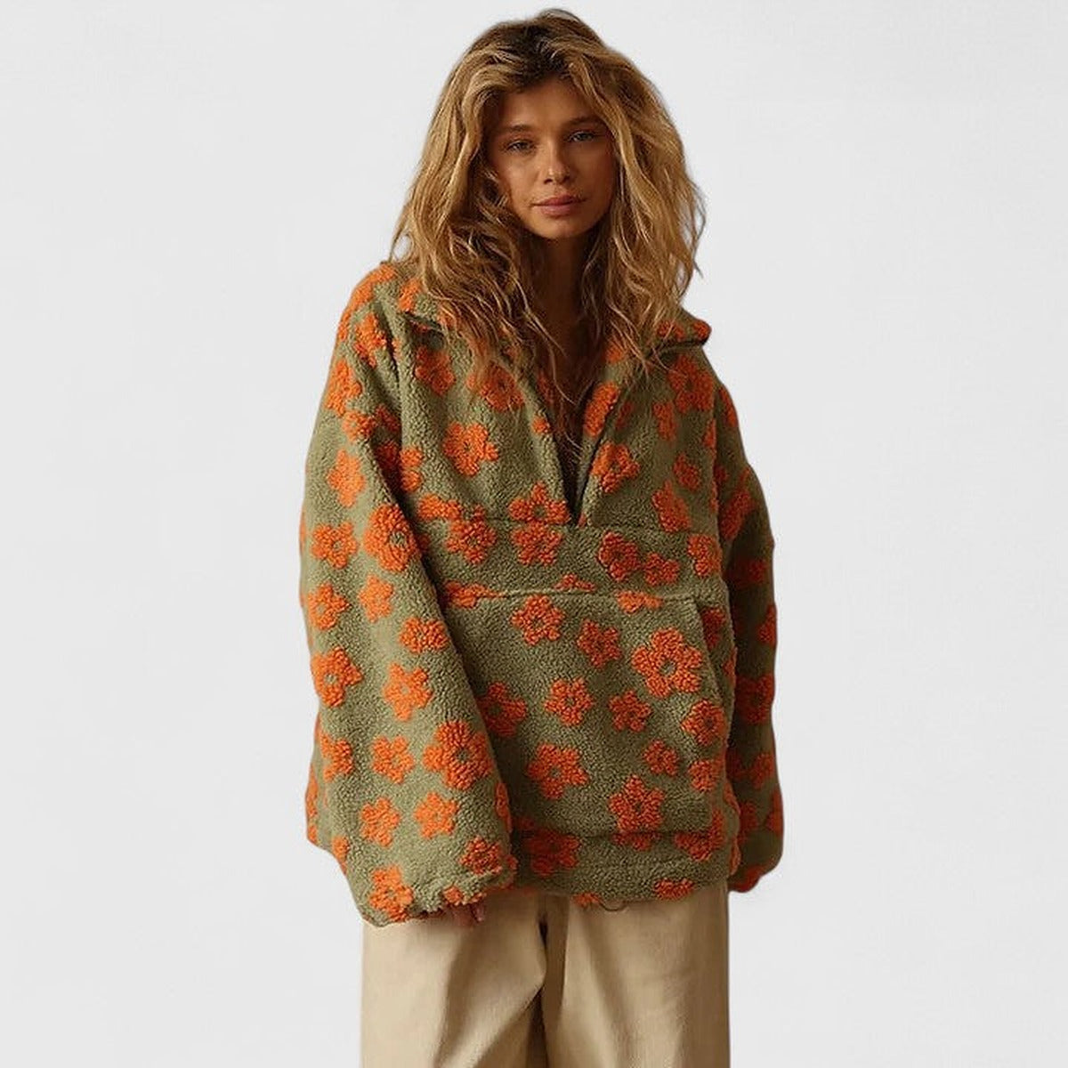 Damska pluszowa bluza w kwiaty z krótkim zamkiem - widok produktu 3 | Ionotix