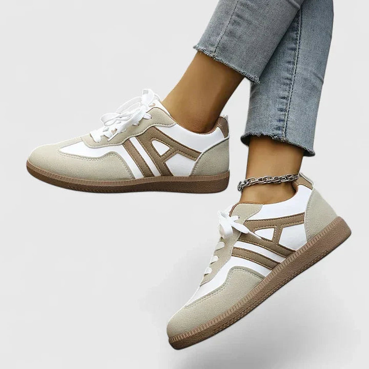 Damskie sznurowane sneakersy retro z bocznymi paskami - widok produktu 1 | Ionotix