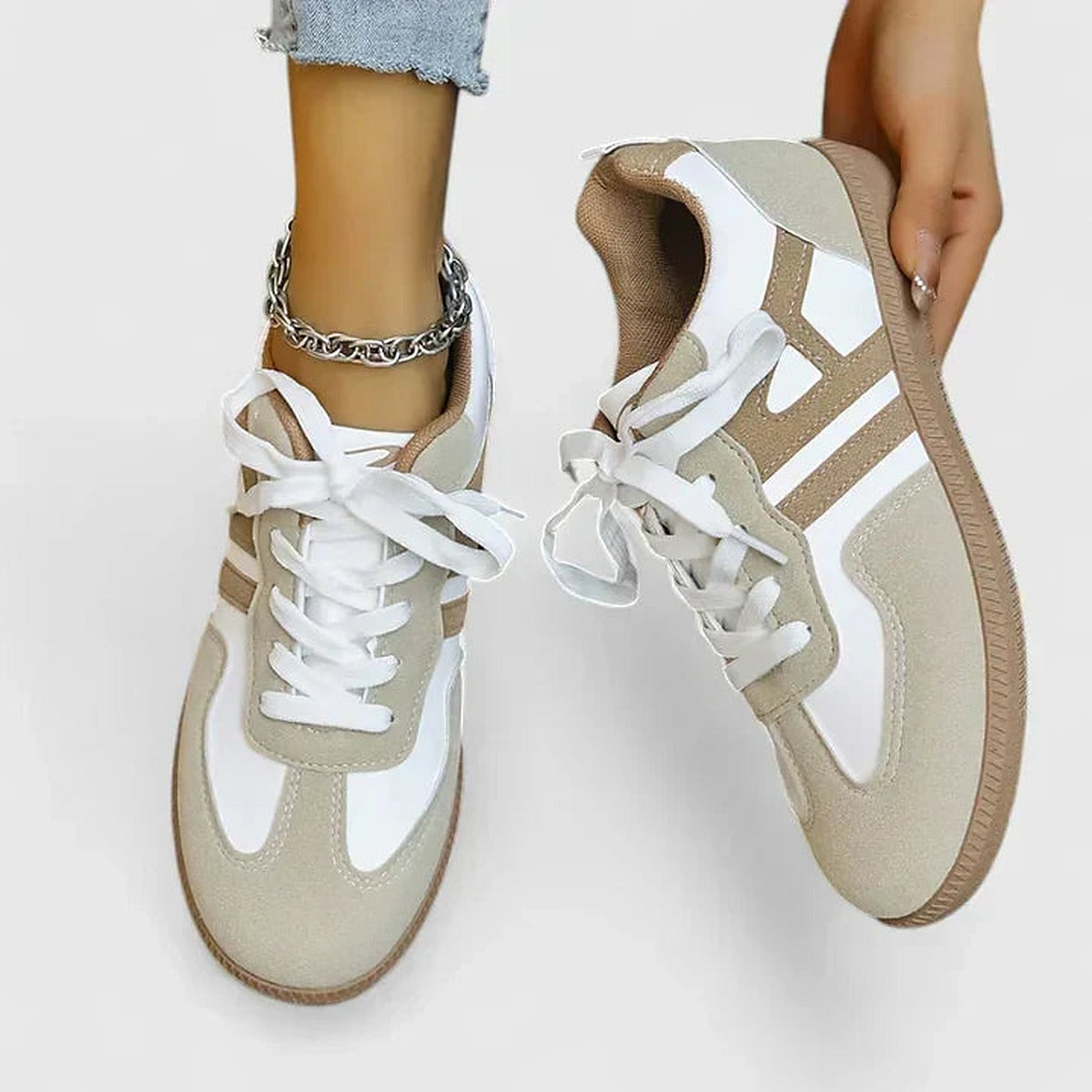Damskie sznurowane sneakersy retro z bocznymi paskami - widok produktu 2 | Ionotix