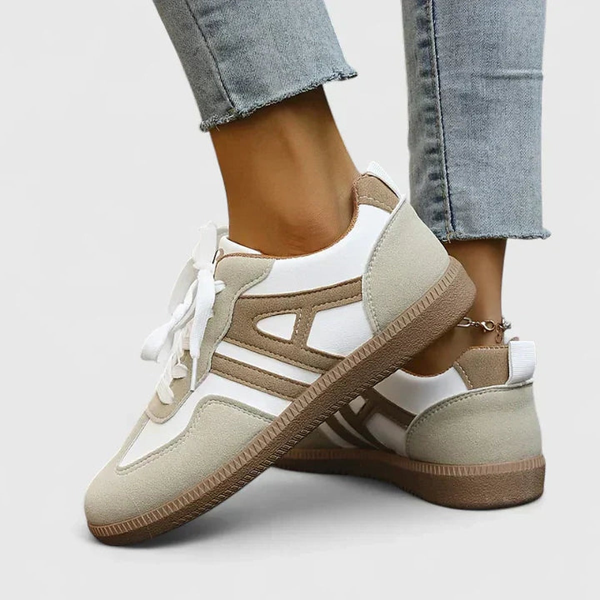 Damskie sznurowane sneakersy retro z bocznymi paskami - widok produktu 3 | Ionotix