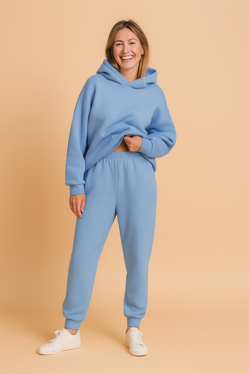 Dres damski dwuczęściowy z kapturem - bluza oversize i spodnie – widok produktu 1 | Ionotix