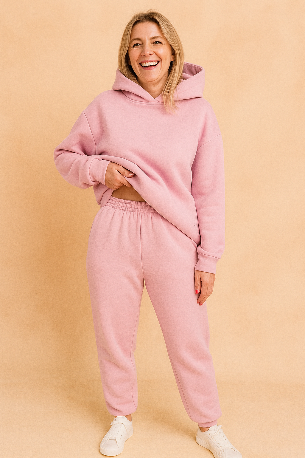 Dres damski dwuczęściowy z kapturem - bluza oversize i spodnie – widok produktu 10 | Ionotix