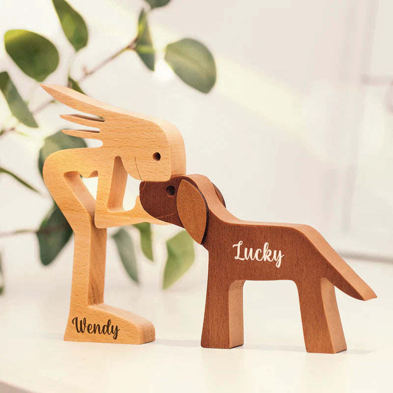 Drewlino – drewniana figurka z psem – prezent z imionami – widok produktu 2 | Ionotix