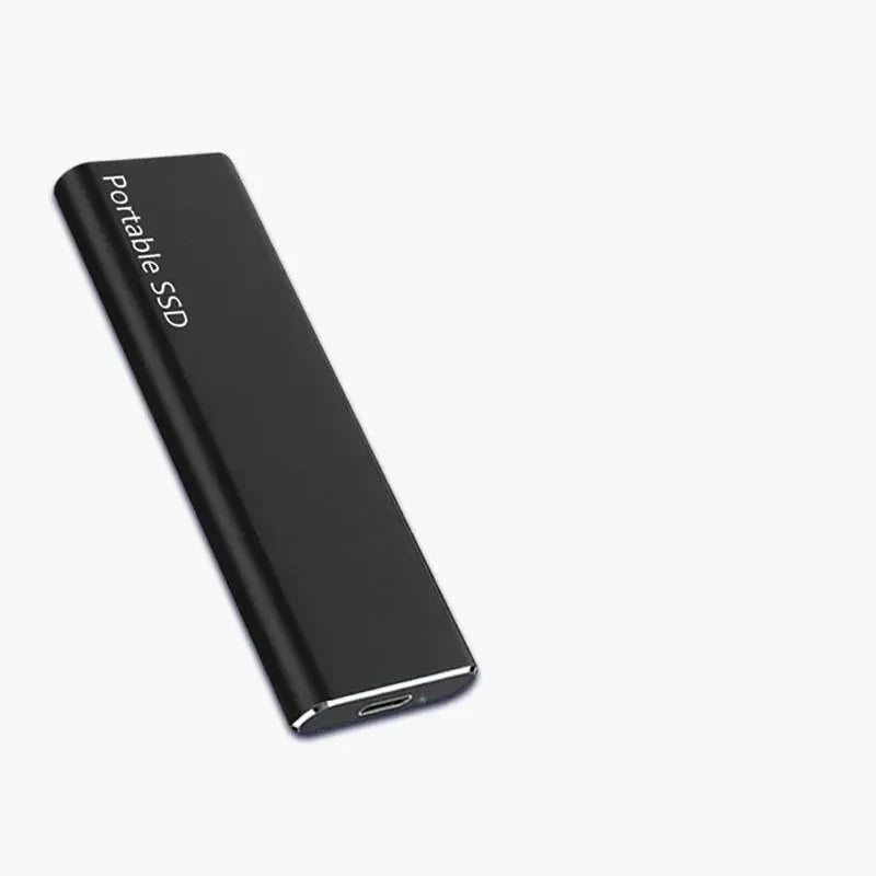 Przenośny dysk zewnętrzny 4TB z portem USB-C podłączony do laptopa