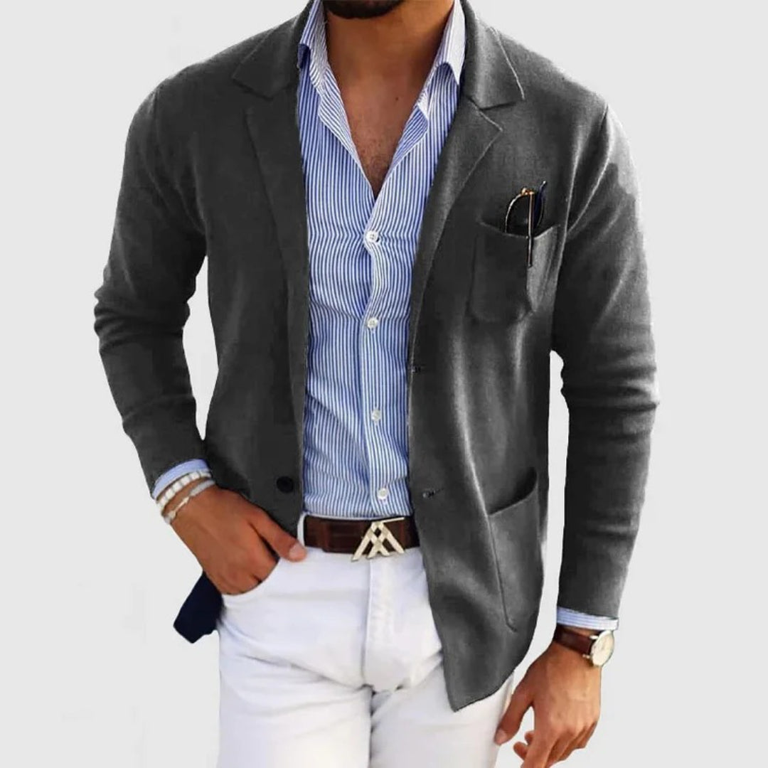 Dzianinowa marynarka zapinana na guziki z kieszeniami naszywanymi – widok produktu 5 | Ionotix