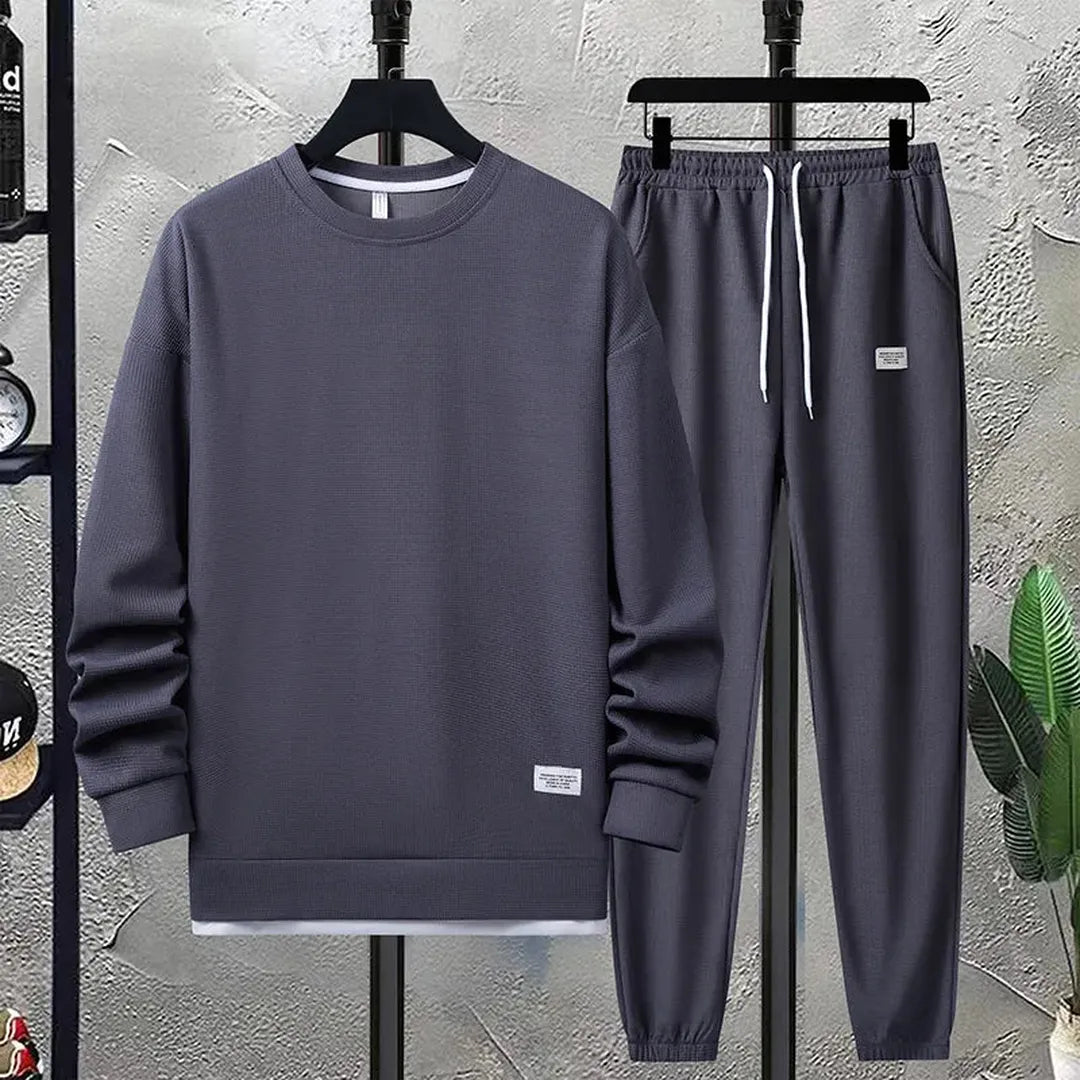 Dzianinowy komplet domowy z bluzą i spodniami jogger – widok produktu 1 | Ionotix