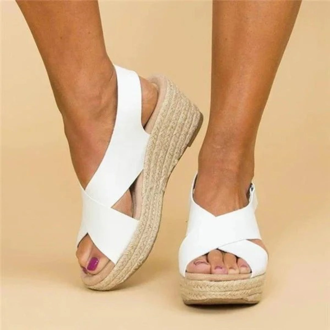 Espadryle na koturnie z krzyżowanymi paskami – widok produktu 1 | Ionotix