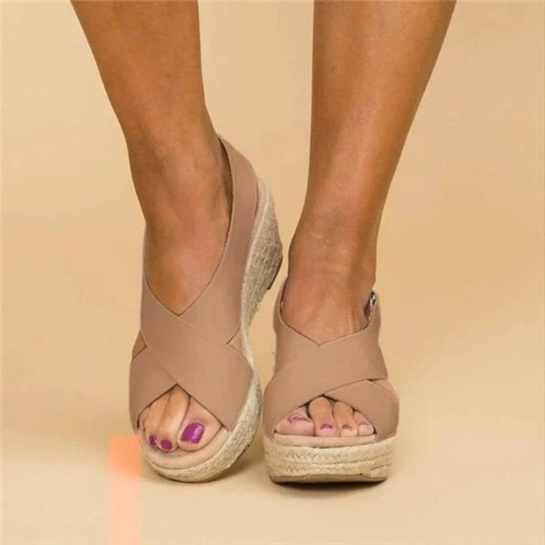 Espadryle na koturnie z krzyżowanymi paskami – widok produktu 3 | Ionotix
