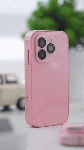 Telefon dla dzieci Junifon z kontrolą rodzicielską w dłoniach dziecka