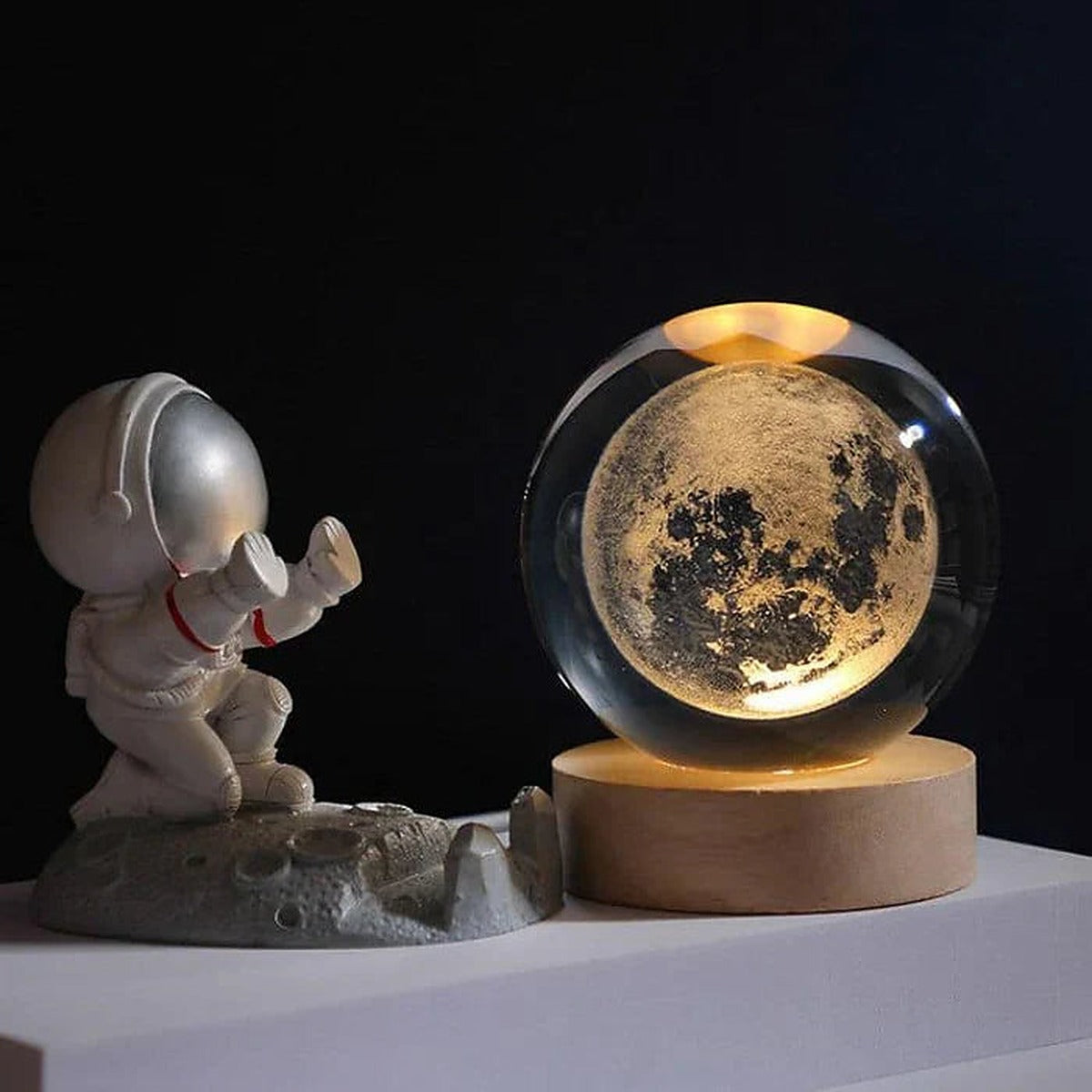 Kula świetlna z grawerem 3D - lampka nocna – widok produktu 1 | Ionotix