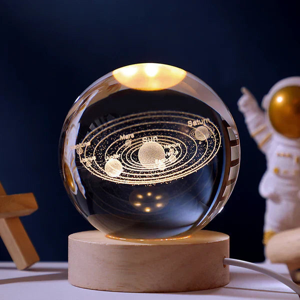 Kula świetlna z grawerem 3D - lampka nocna – widok produktu 3 | Ionotix