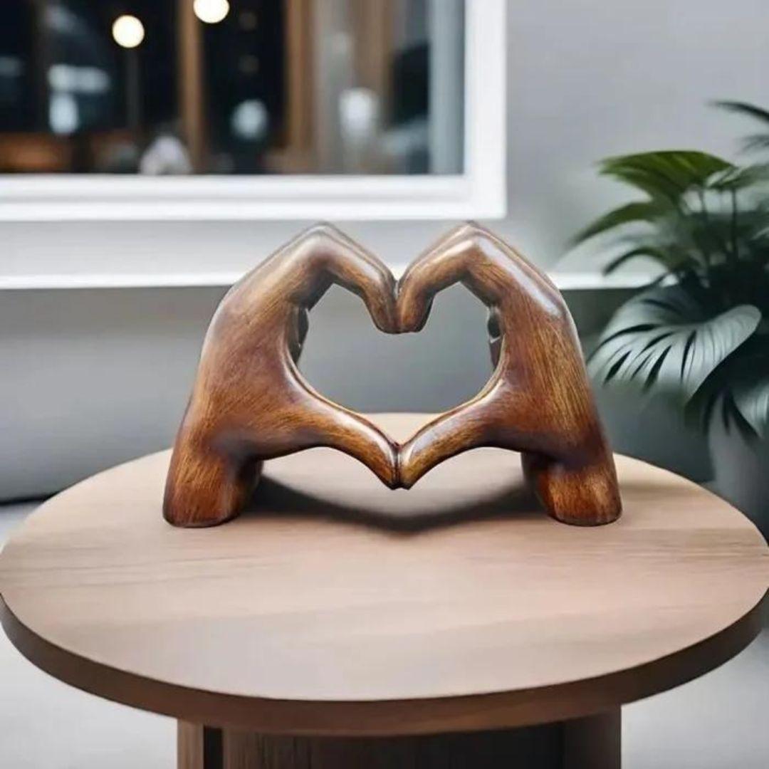 LoveSculpt – ręcznie rzeźbiona dekoracja z drewna w kształcie serca – widok produktu 2 | Ionotix