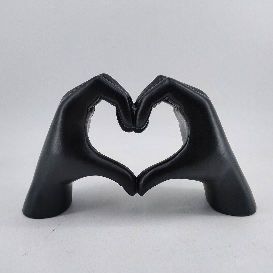 LoveSculpt – ręcznie rzeźbiona dekoracja z drewna w kształcie serca – widok produktu 3 | Ionotix