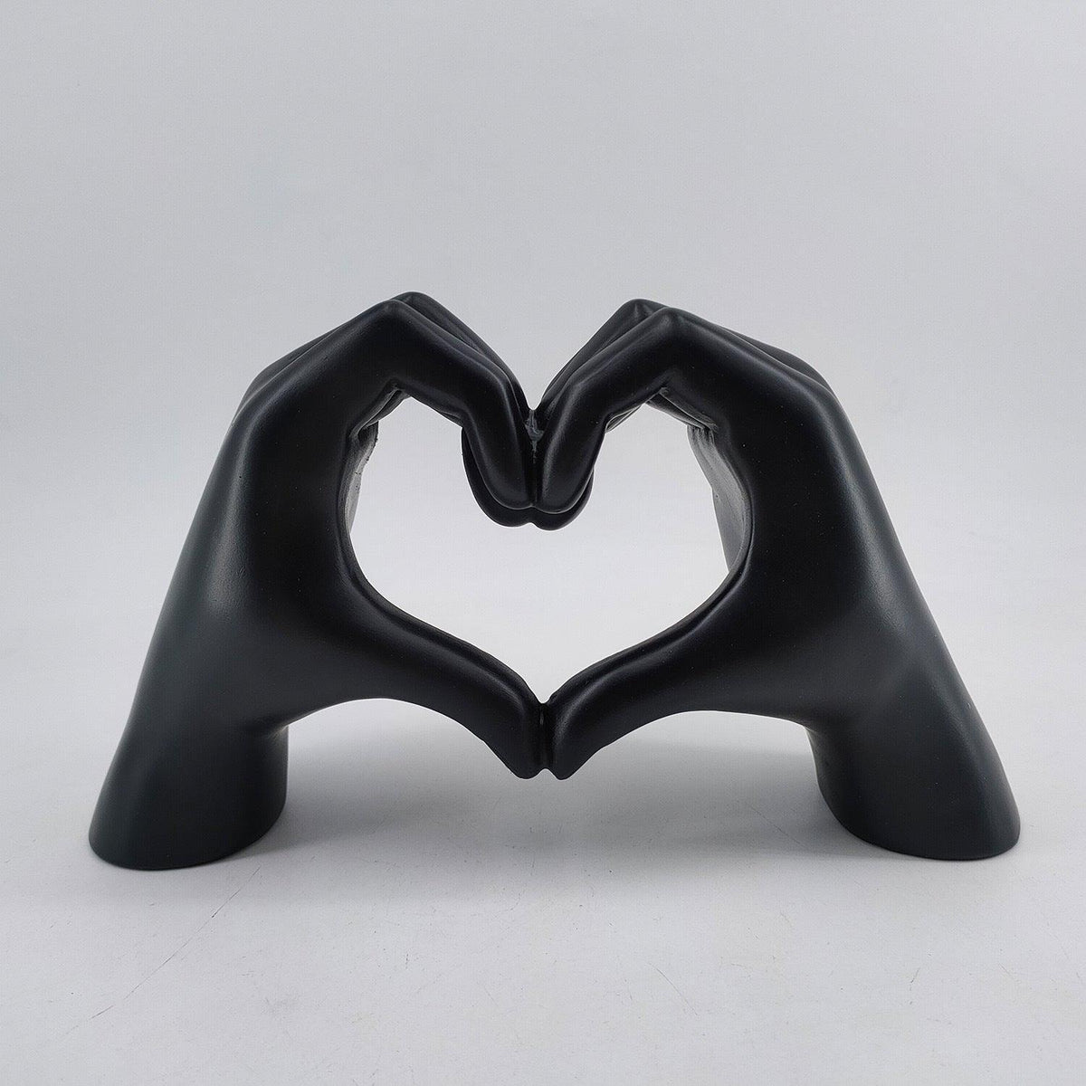 LoveSculpt – ręcznie rzeźbiona dekoracja z drewna w kształcie serca – widok produktu 3 | Ionotix
