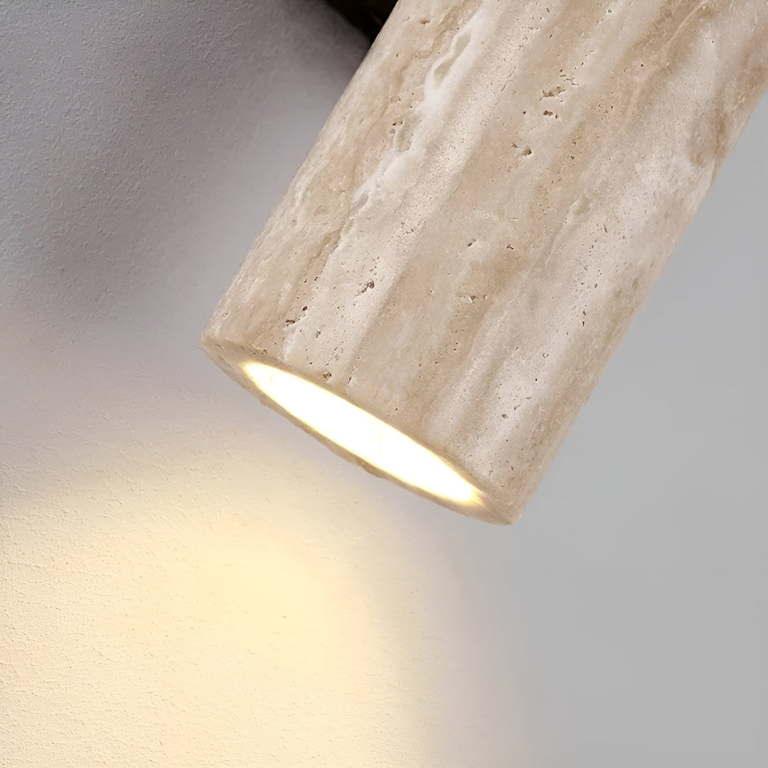 LumeStone – kinkiet ścienny w stylu trawertynu – ciepłe podświetlenie LED – widok produktu 3 | Ionotix