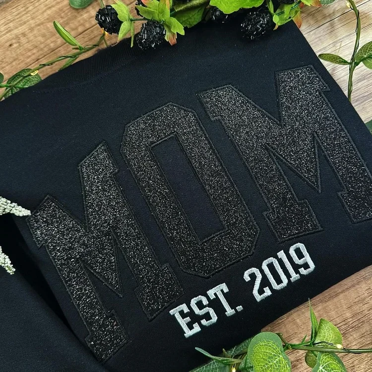 Mamivelle – bluza dla mamy z haftem – imiona dzieci – widok produktu 1 | Ionotix