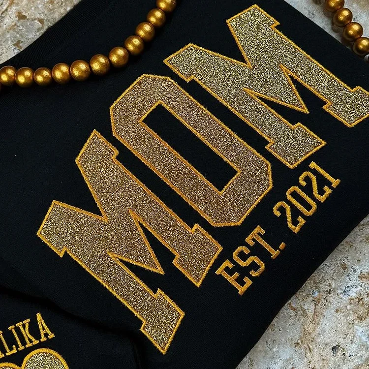 Bluza dla mamy Mamivelle z haftowanymi imionami dzieci na rękawie