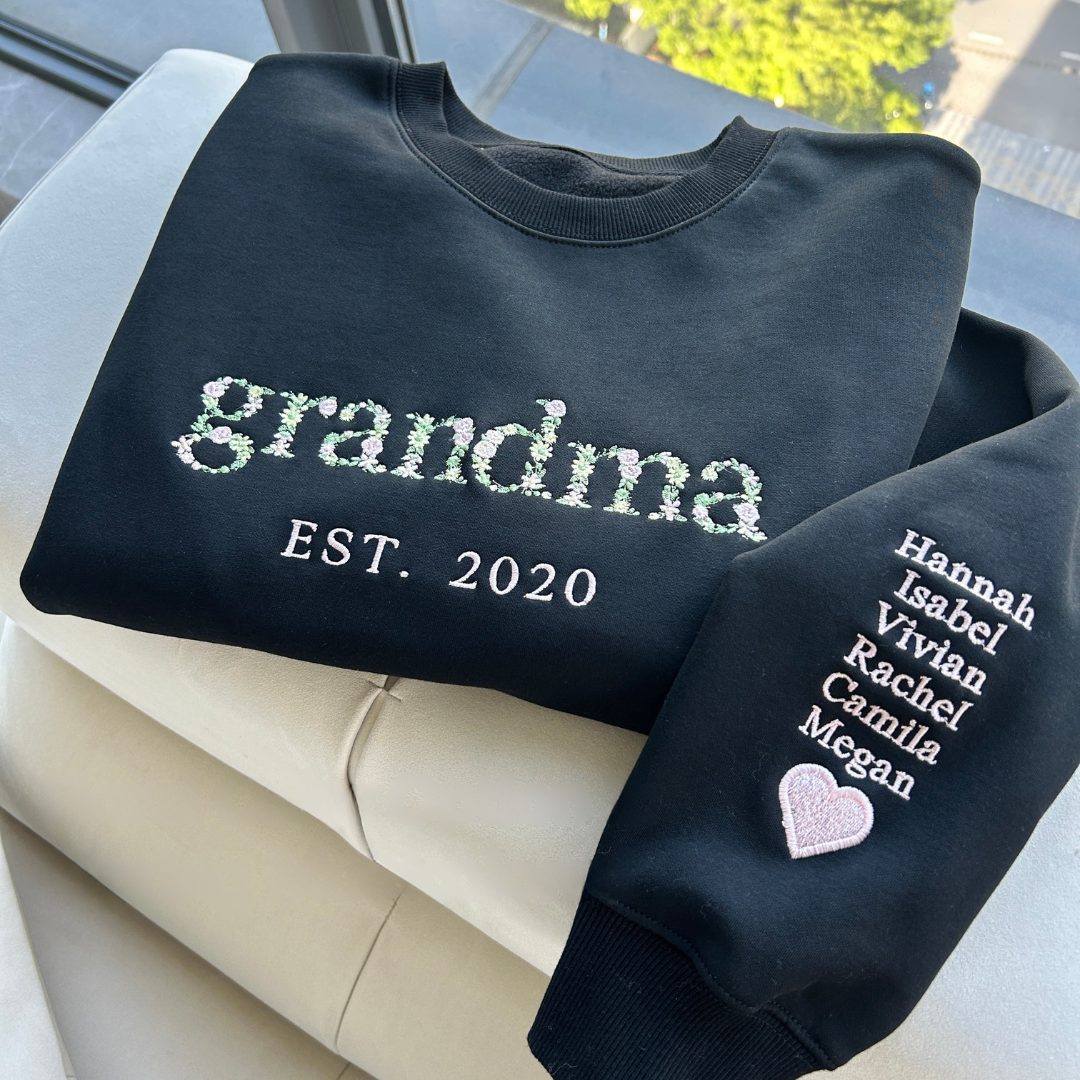 Haftowana bluza dla mamy z kwiatowym haftem, napisem i rokiem
