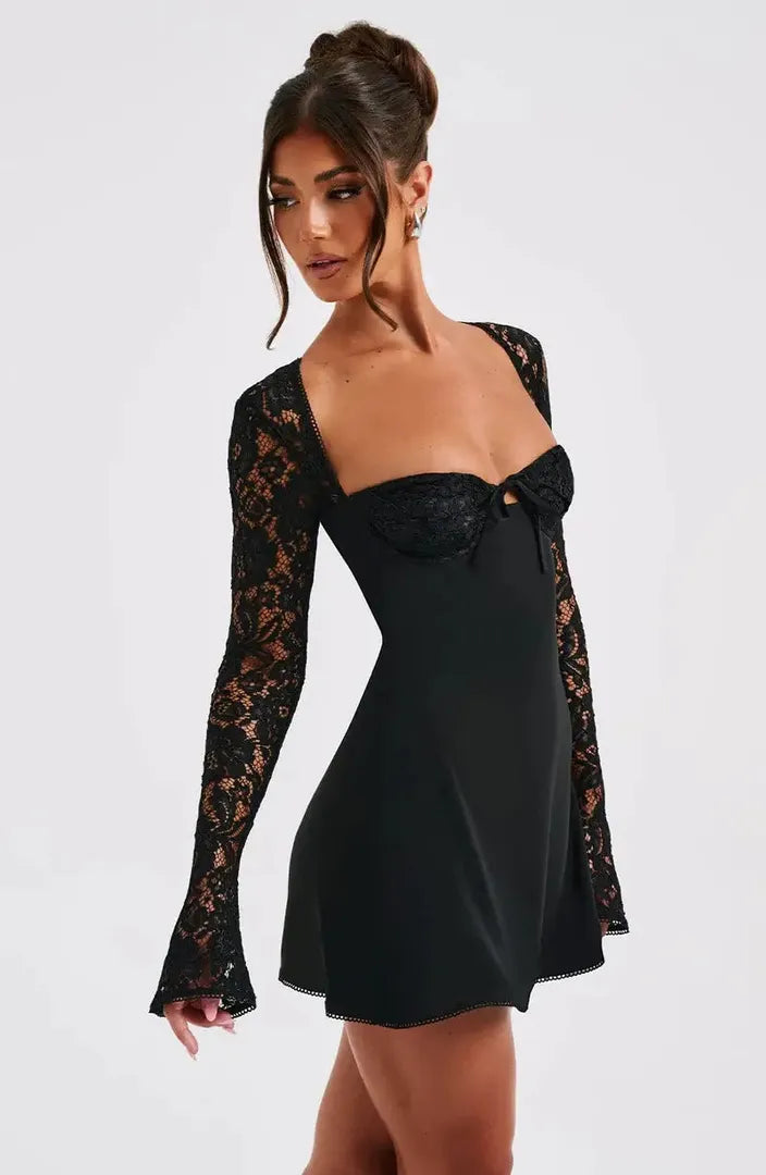 Mini sukienka bodycon z koronkowymi rękawami i dekoltem w kształcie serca – widok produktu 5 | Ionotix