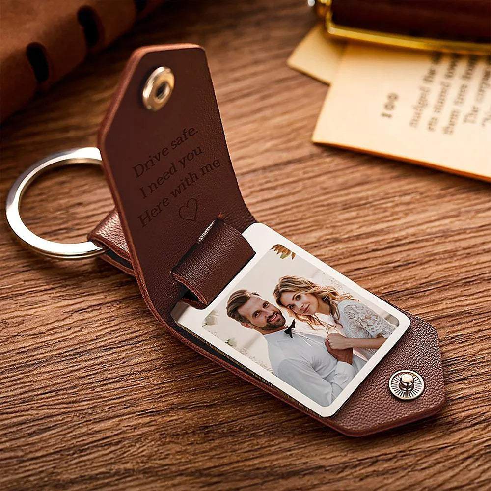 Personalizowany brelok książeczka – prezent dla pary – widok produktu 3 | Ionotix