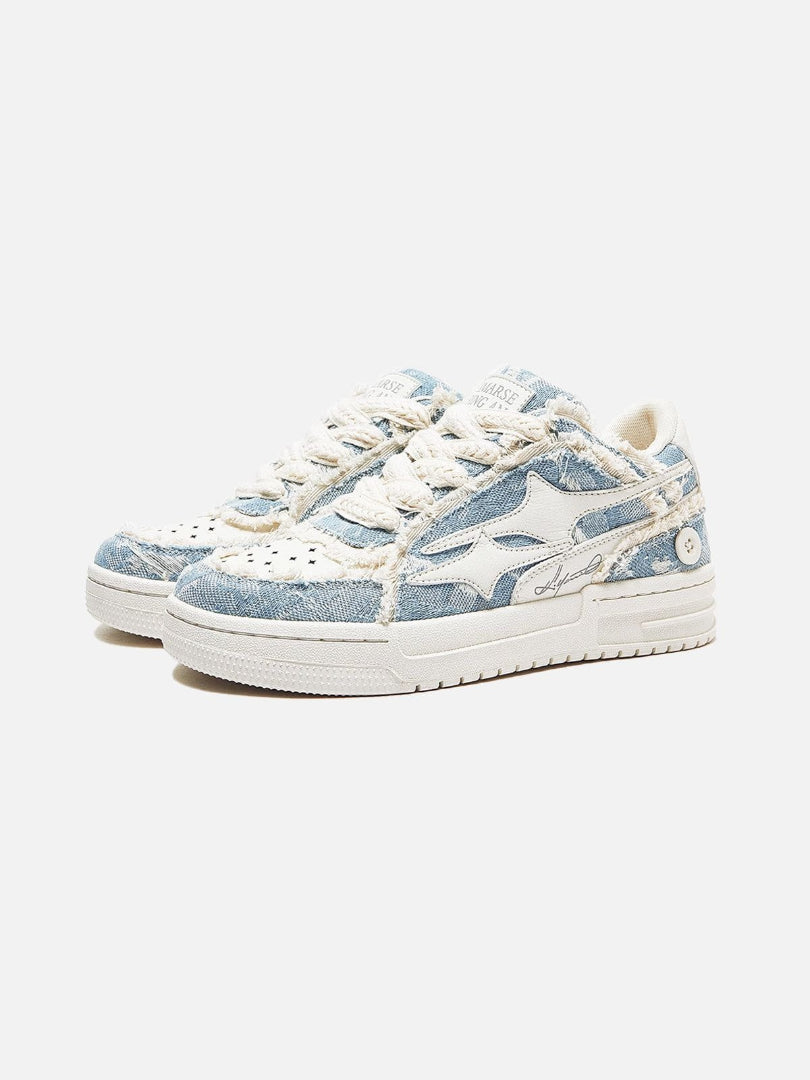 Sneakersy sznurowane z aplikacją gwiazdy – widok produktu 1 | Ionotix