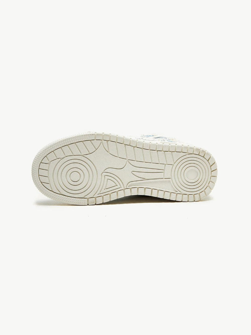Sneakersy sznurowane z aplikacją gwiazdy – widok produktu 5 | Ionotix