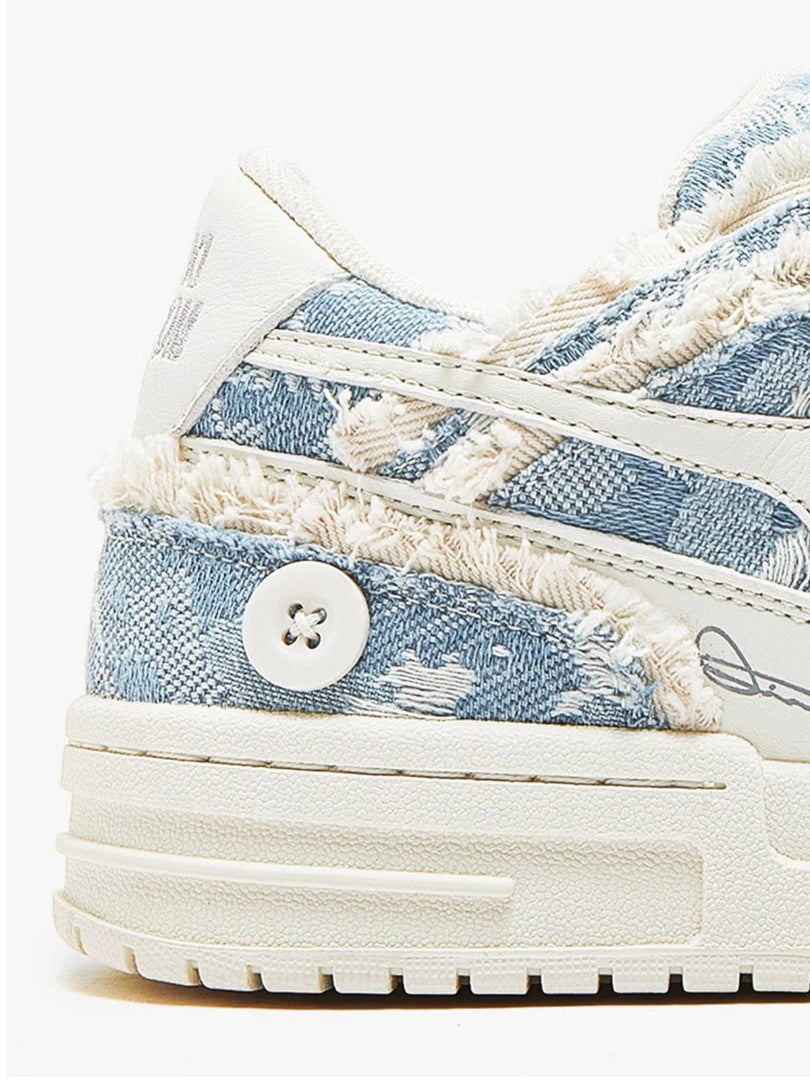 Sneakersy sznurowane z aplikacją gwiazdy – widok produktu 7 | Ionotix