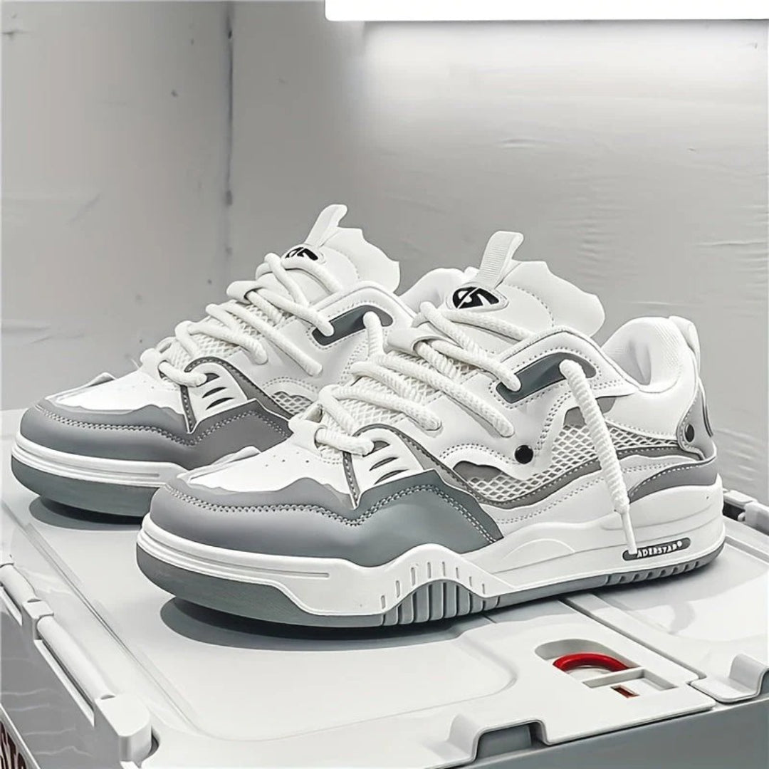 Sneakersy sznurowane z kontrastową podeszwą – widok produktu 1 | Ionotix