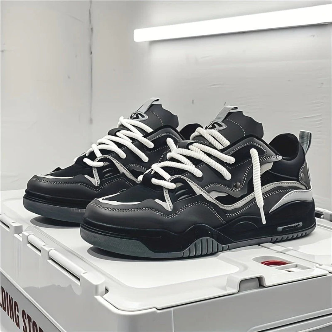 Sneakersy sznurowane z kontrastową podeszwą – widok produktu 2 | Ionotix