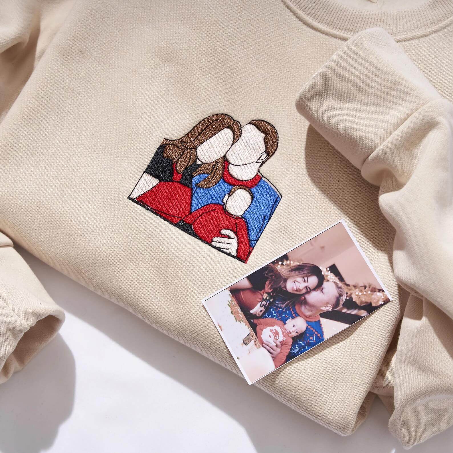 StitchPortrait – bluza z haftowanym zdjęciem – noszona pamiątka – widok produktu 6 | Ionotix