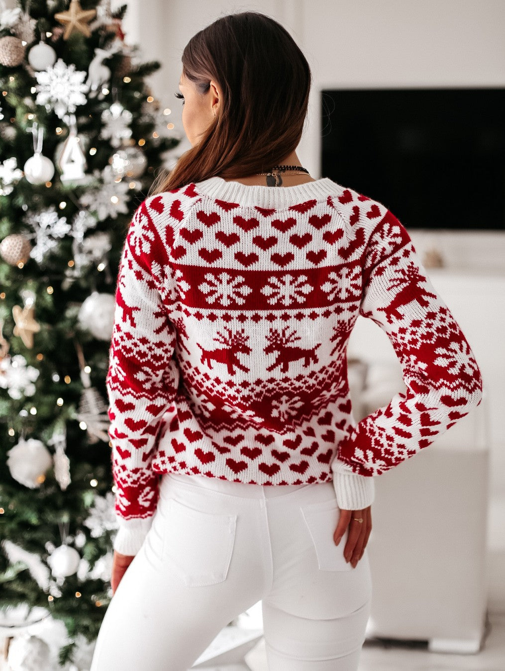 Sweter damski zimowy we wzór - płatki śniegu i renifery – widok produktu 5 | Ionotix