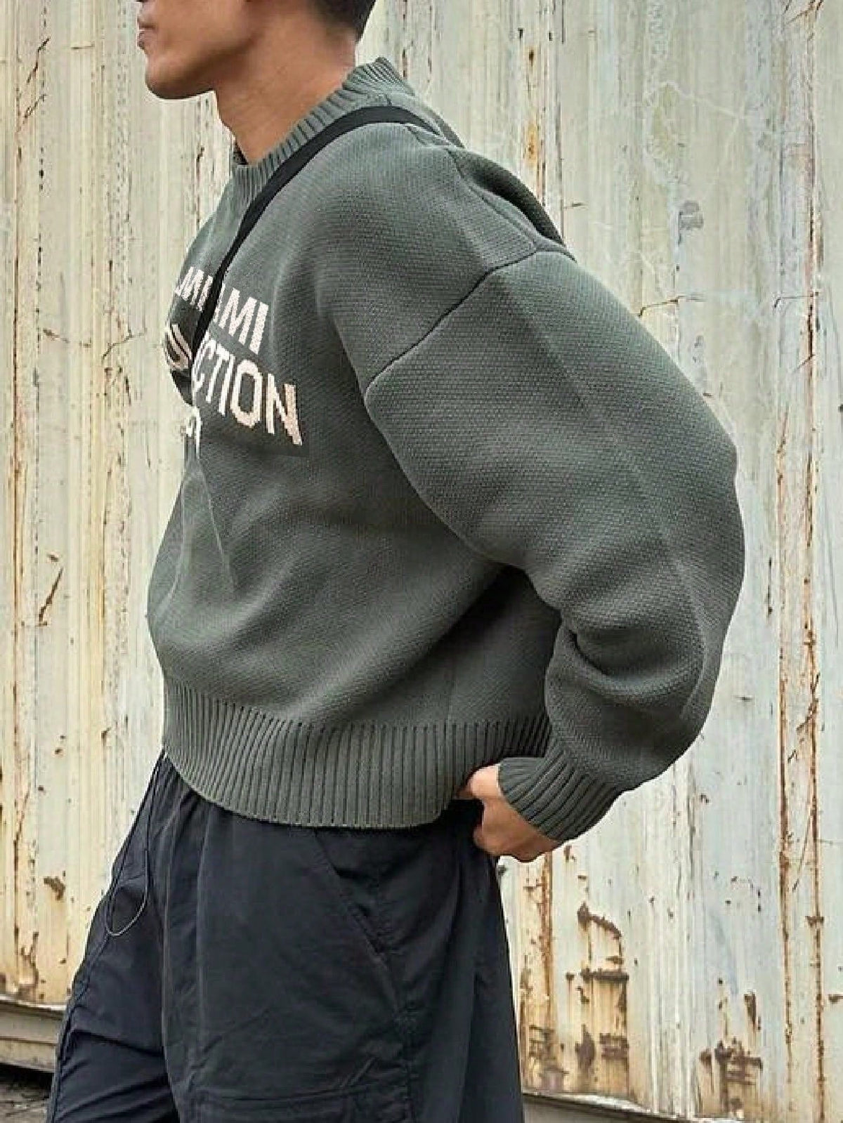 Sweter męski dzianinowy oversize z okrągłym dekoltem – widok produktu 8 | Ionotix