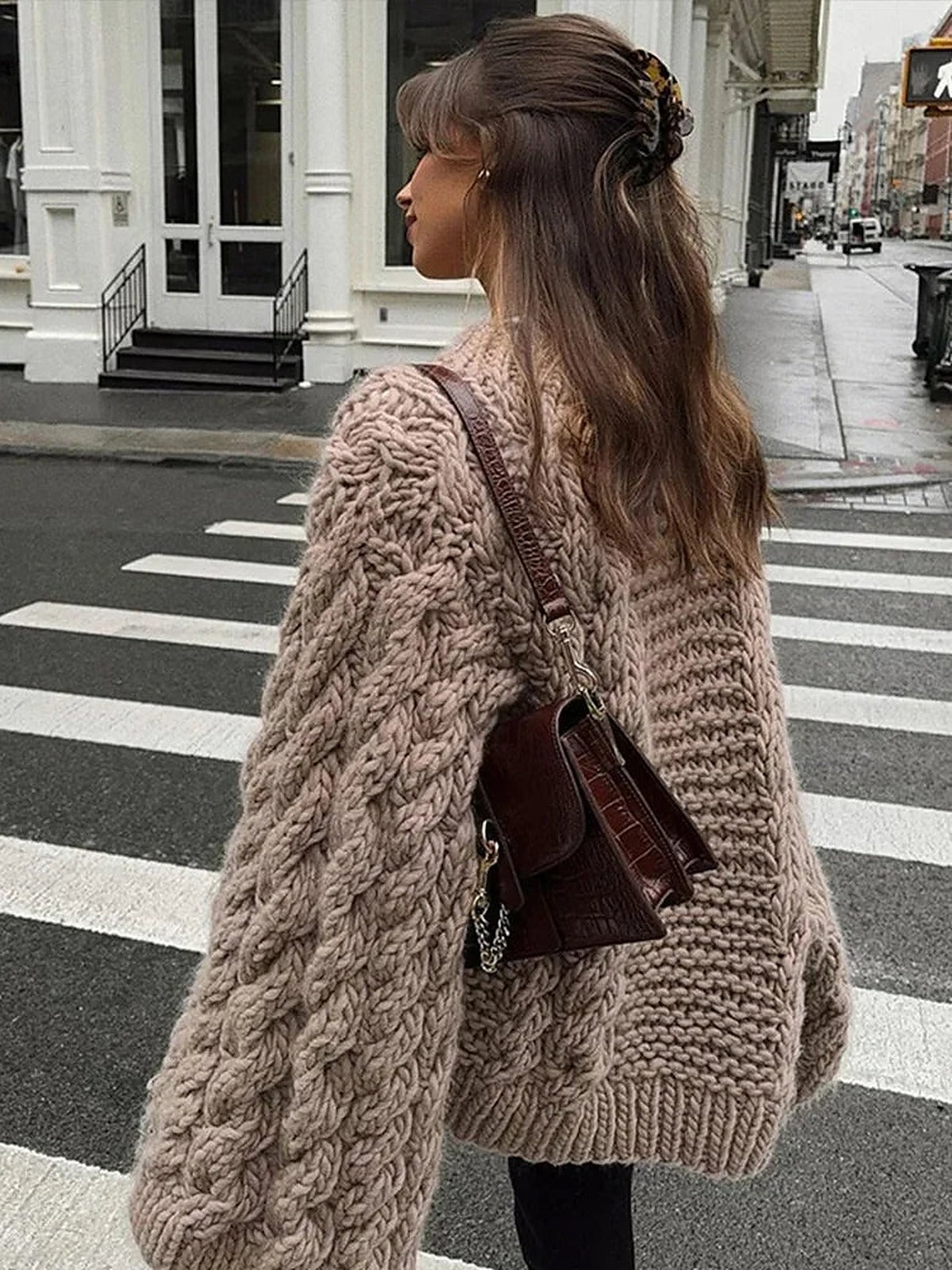 Sweter oversize gruby splot damski - miękka dzianina – widok produktu 4 | Ionotix
