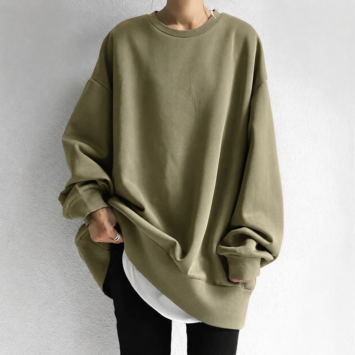 Sweter tunika damski oversize - opuszczone ramiona – widok produktu 2 | Ionotix