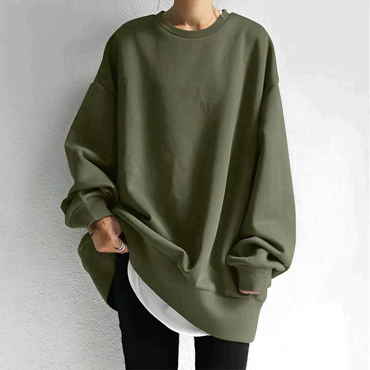 Sweter tunika damski oversize - opuszczone ramiona – widok produktu 3 | Ionotix