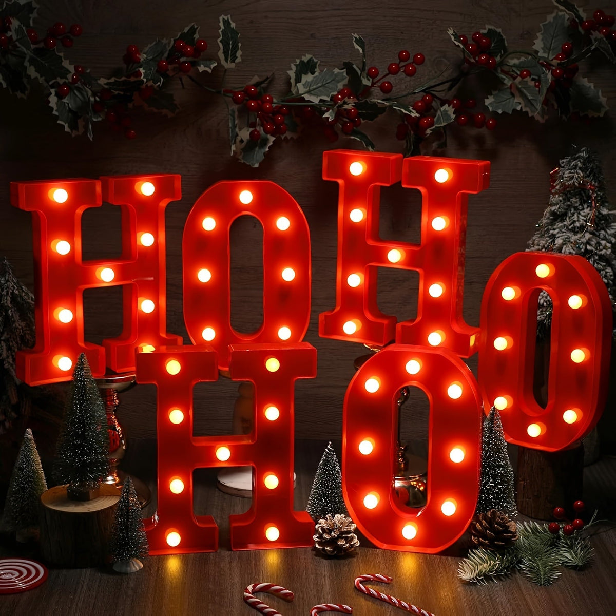 Świecące litery LED HO HO HO 22 cm - 6 szt., na baterie AA | wolnostojące - widok produktu 1 | Ionotix