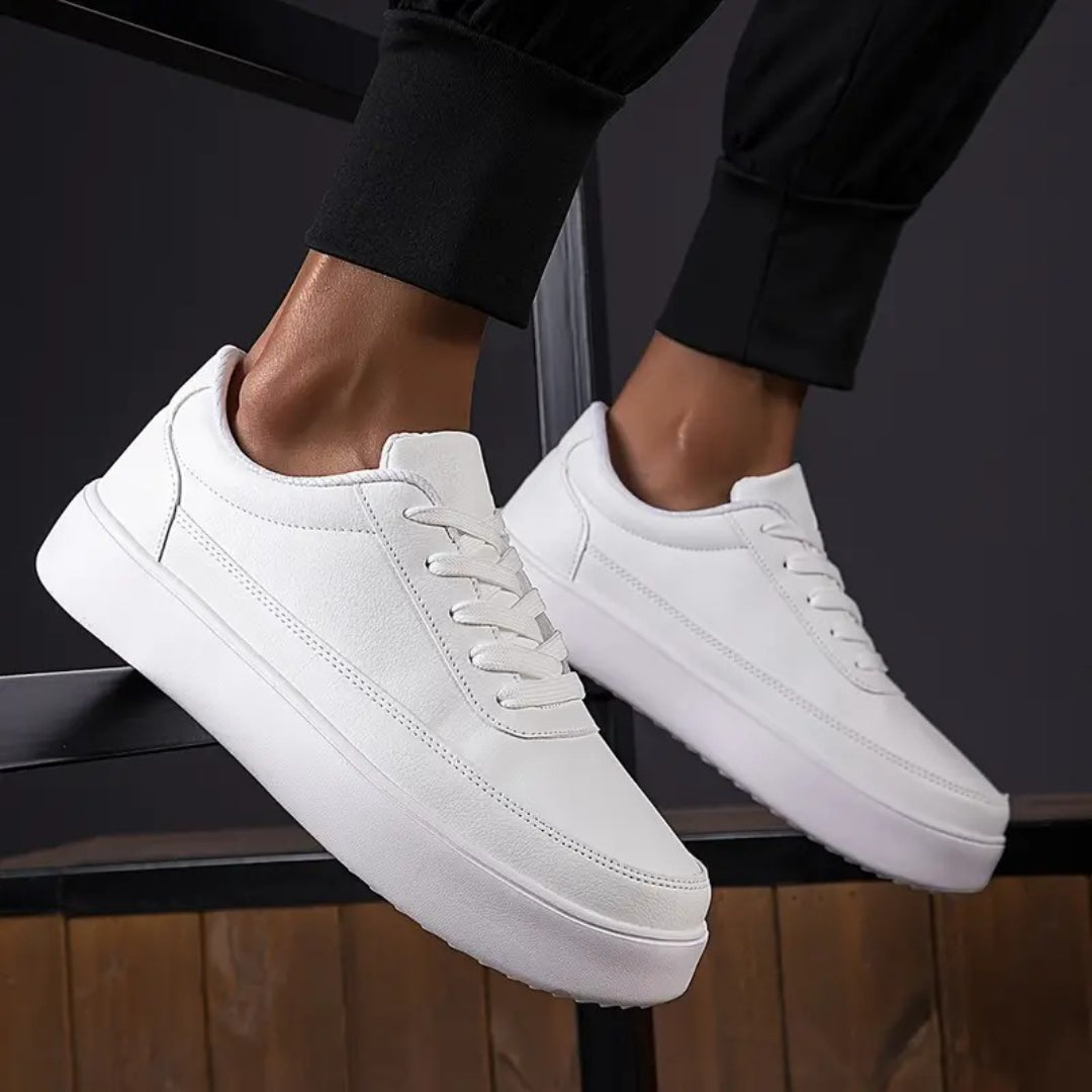 Sznurowane sneakersy z płaską podeszwą – widok produktu 1 | Ionotix