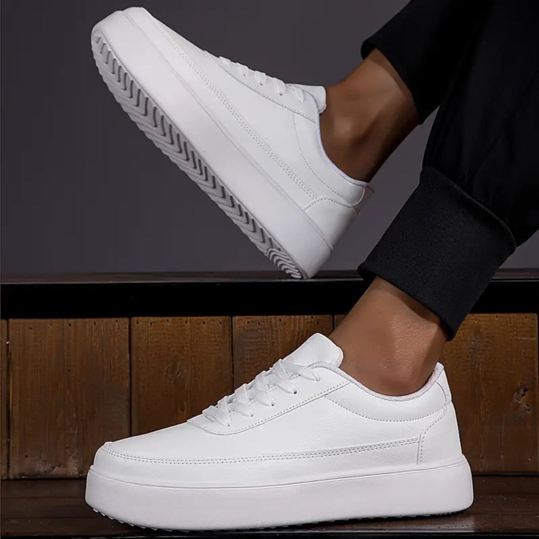 Sznurowane sneakersy z płaską podeszwą – widok produktu 2 | Ionotix