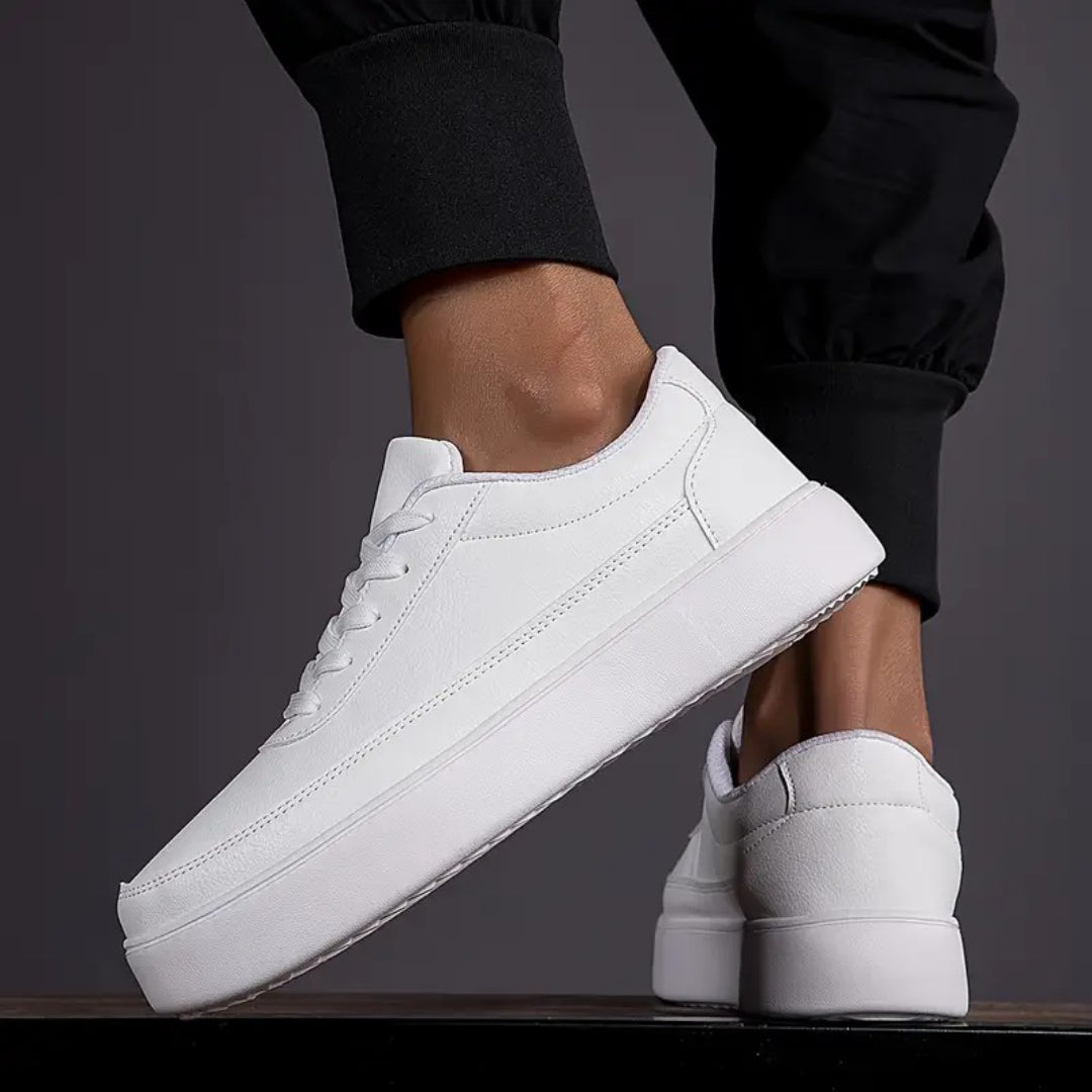 Sznurowane sneakersy z płaską podeszwą – widok produktu 3 | Ionotix