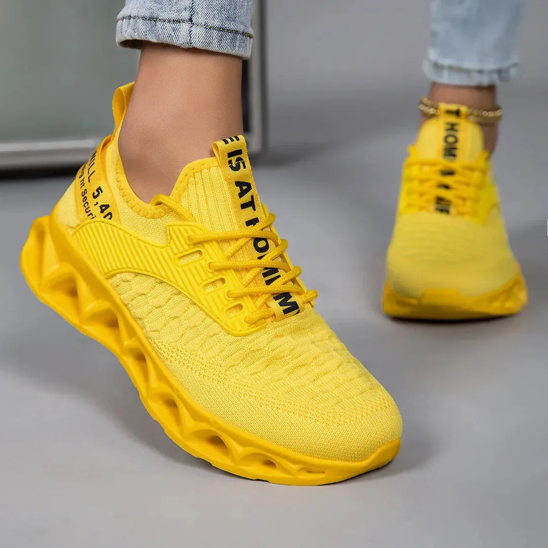 Sznurowane sneakersy z rzeźbioną podeszwą – widok produktu 3 | Ionotix